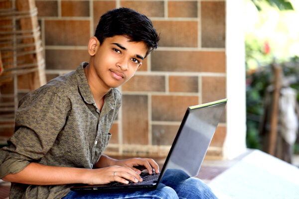 Meritorious Students Receive Laptops 