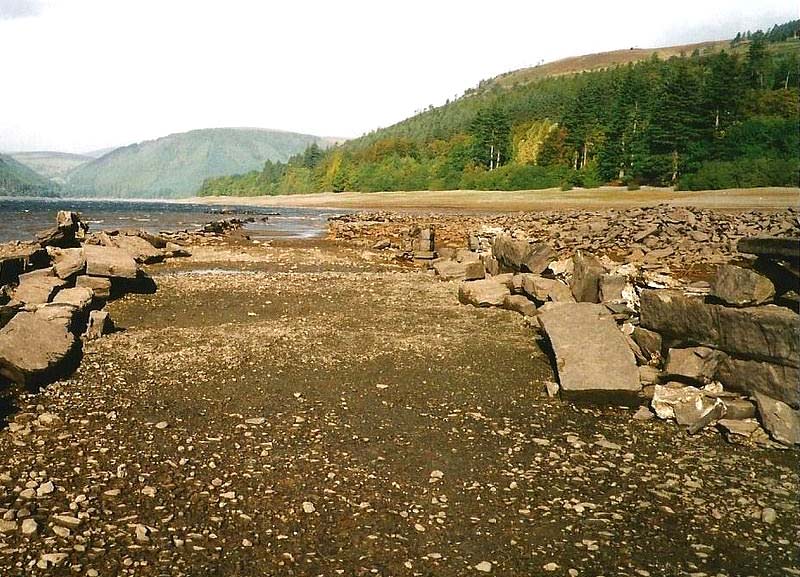 submerged under Lake Vyrnwy in Wales - News for Kids