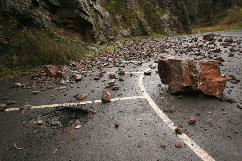 How Do Landslides Occur? - RobinAge