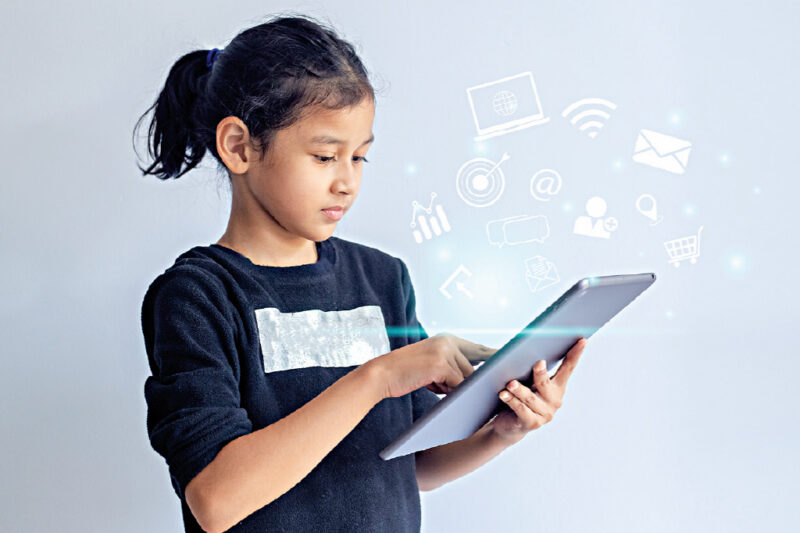 The Use of Digital Platforms by Teenagers to Craft Communities