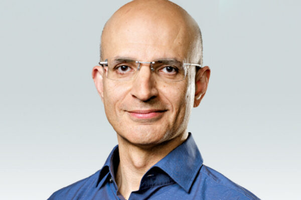 Apple Appoints Indian-origin Executive as its New COO