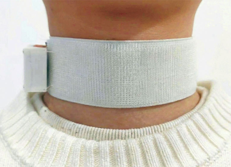 Choker That Enables Communication